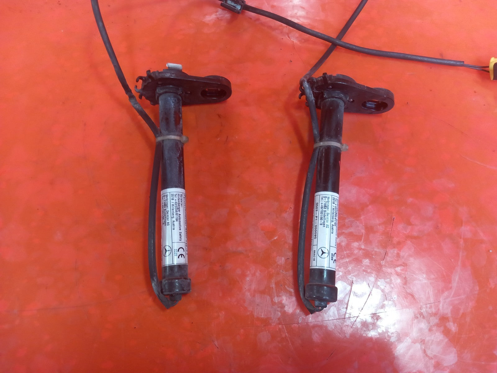 Mercedes W177 A180 Sport 1.5 Diesel 2019 Pair Left Right Bonnet Actuators A382 - Image 9