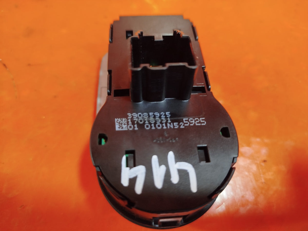 ebay-src:https://i.ebayimg.com/00/s/mtiwmfgxnjaw/z/bdoaaeswlcjqthih/$_57.jpg