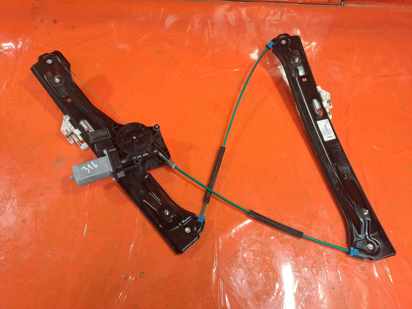 ✅BMW 118D F20 2.0 Diesel 2015 Front Left Window Regulator And Motor 7242561 A316 - Image 2