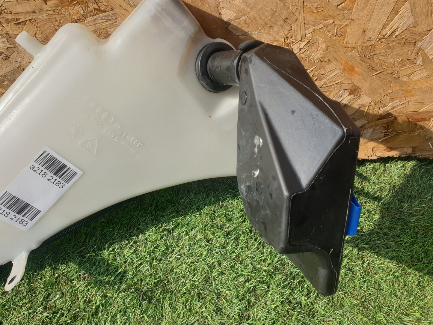 AUDI A5 S LINE 2.0 DIESEL 2012 WINDSCREEN WASHER BOTTLE & PUMP 8T0955453C A218 - Image 6