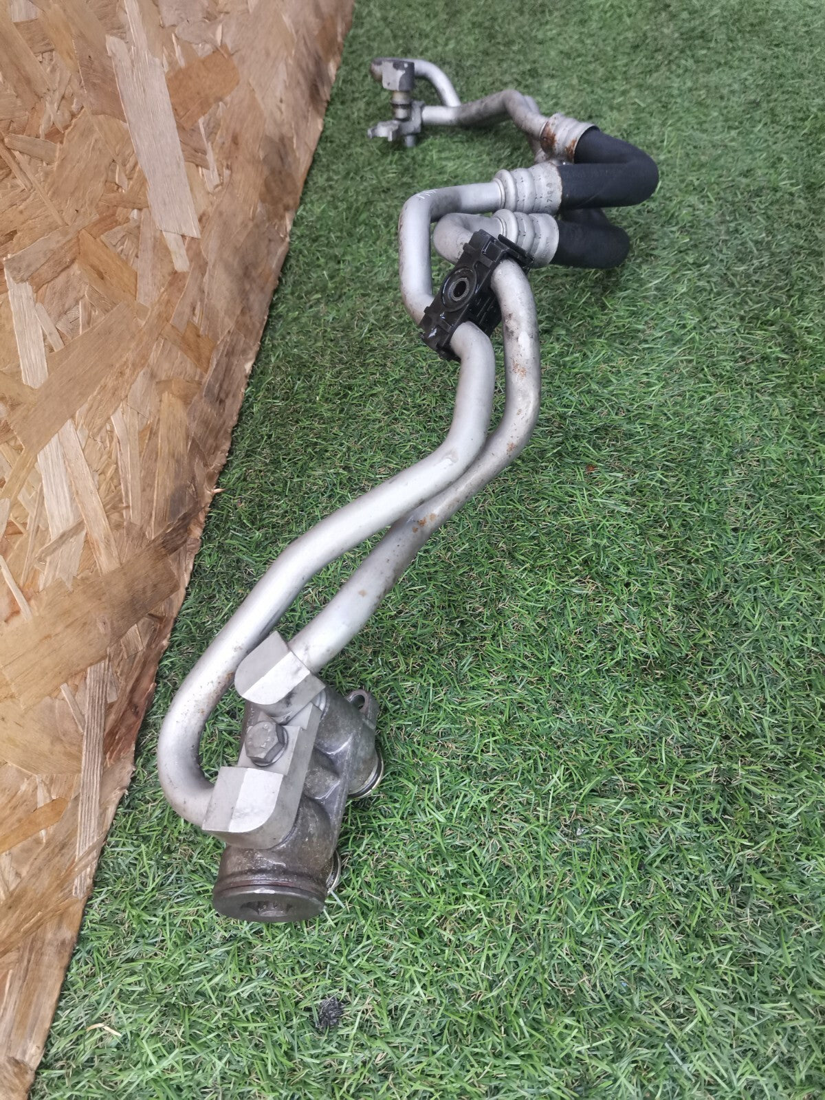 2006 BMW 7 SERIES E66 OIL Cooler Adapter Thermostat & Pipes Hoses 7520214 A208 - Image 2