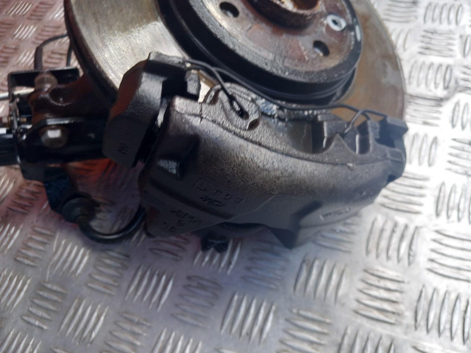 2024 Dacia Jogger Front Left Suspension Leg Hub Warranty A391 - Image 5