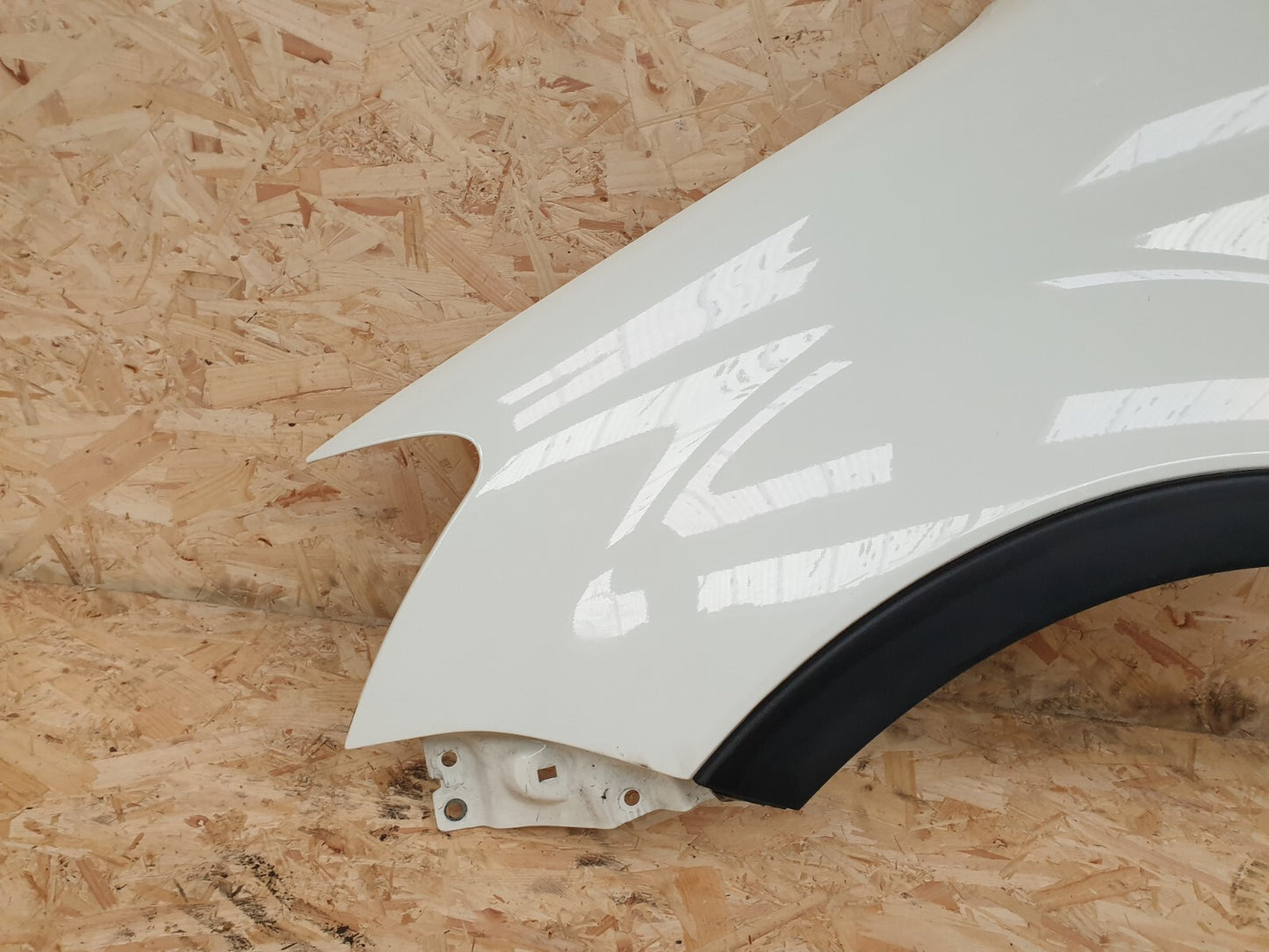 ✅2016 Ssangyong Korando Front Left Wing Fender Panel White + Warranty A138 - Image 2