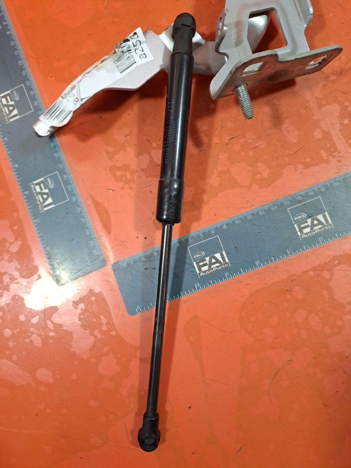 ✅Renault Trafic III Sl27 Sport 2016 1.6 Diesel BONNET HINGE &STRUT &BRACKET A256 - Image 3