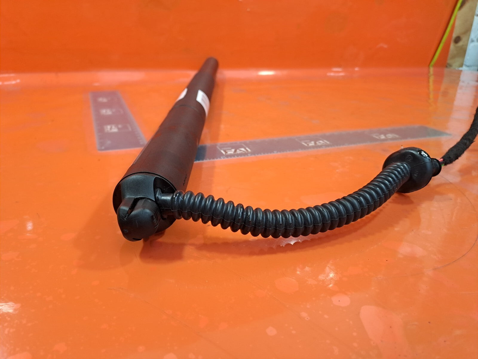 HYUNDAI IONIQ 5 2024 LEFT SIDE TAILGATE GAS STRUT 81831-GI101 Warranty A226 - Image 3