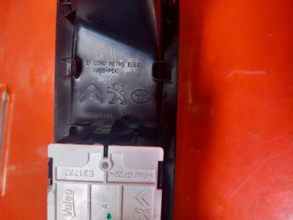 ✅2020 Vauxhall Vivaro 2900 Window Switch Front Right 9809179677 + Warranty A380 - Image 12