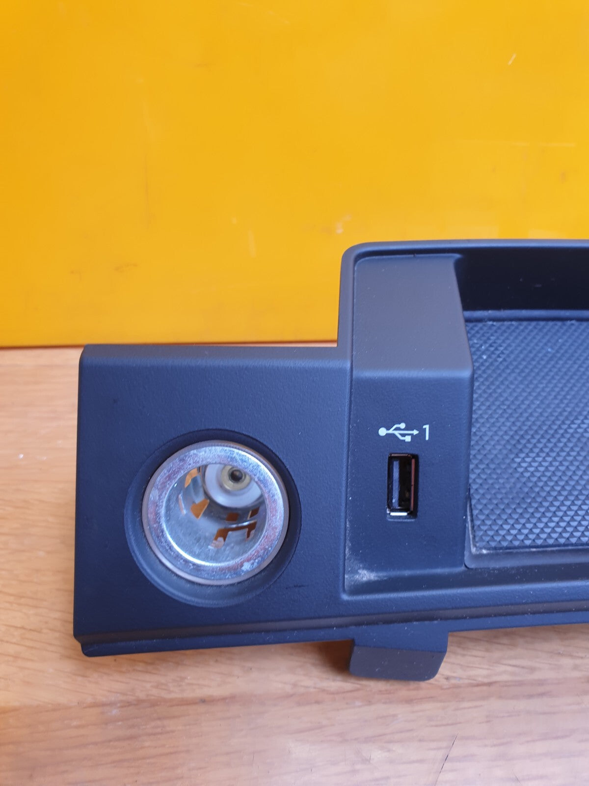 2019 Audi Q5 FY 2.0TDI Start Stop USB Cigarette Lighter Trim 80C864131A Warranty - Image 3