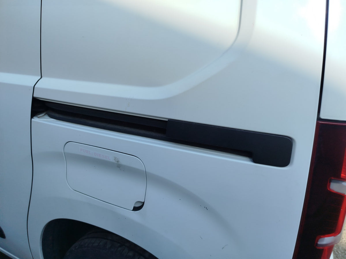 Vauxhall Combo MK4 1.5 Diesel 2020 Left Side Sliding Door Rail Warranty A414 - Image 1