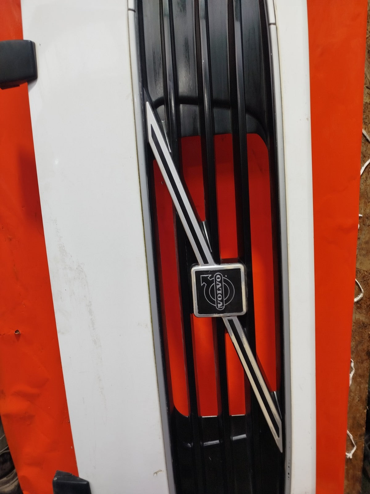 ✅VOLVO FL 5.5 DIESEL 2003 FRONT GRILLE WHITE 3954287 Warranty A324 - Image 5