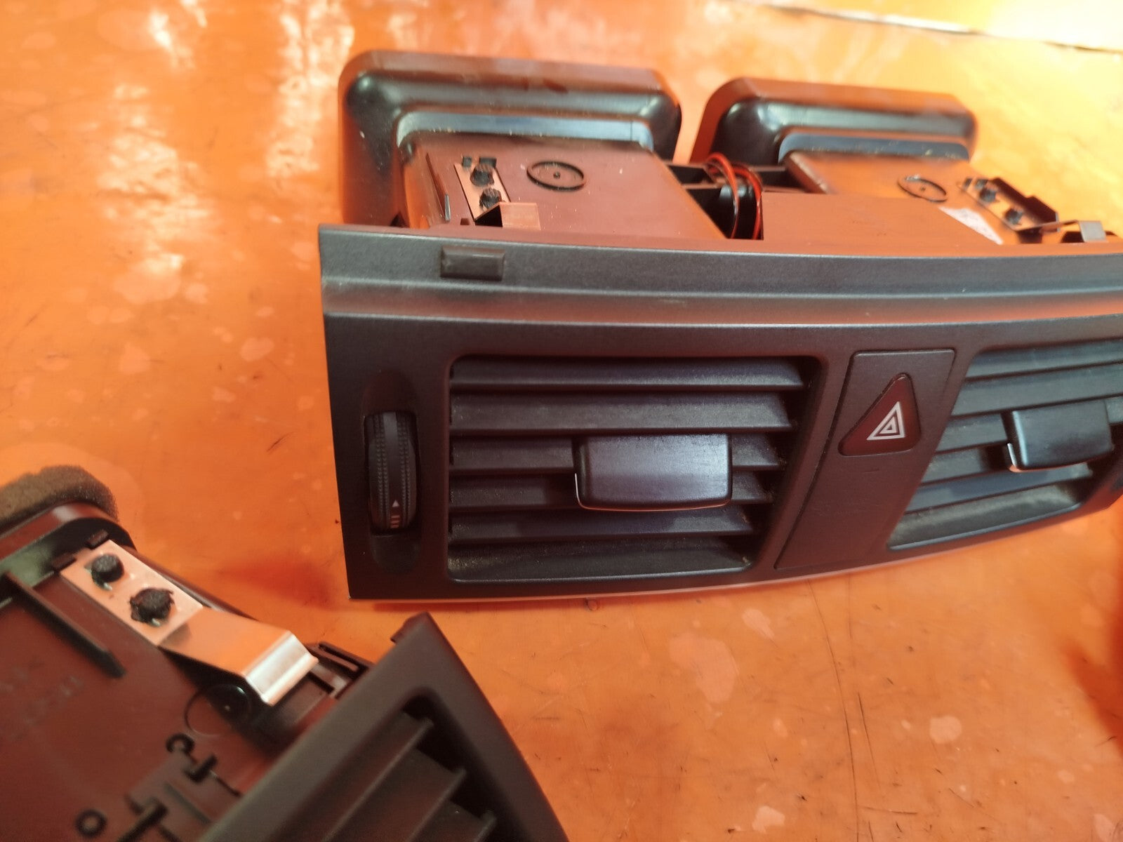 ✅Mercedes C-Class C250 W204 2.1 Diesel 2011 DASHBOARD AIR VENTS A2048307354 A283 - Image 9