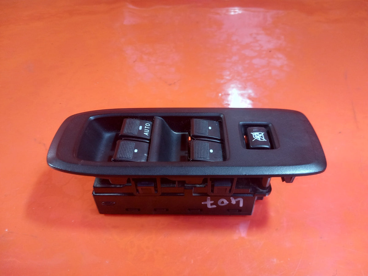ebay-src:https://i.ebayimg.com/00/s/mtiwmfgxnjaw/z/dlyaaeswxszqmrls/$_57.jpg