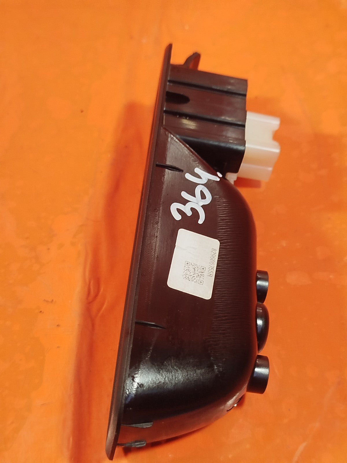 ✅2024 DACIA DUSTER JOURNEY REAR RIGHT WINDOW CONTROL TRIM 829606755R A364 - Image 4
