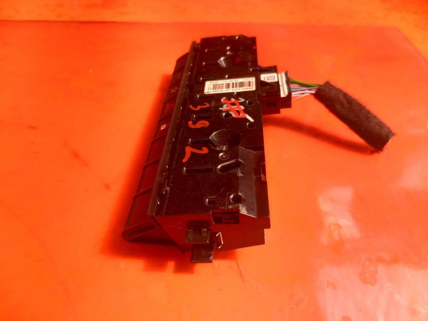 Renault Captur 1.6 Petrol 2023 Hazard Light Switch 283E87996R Warranty A392 - Image 6