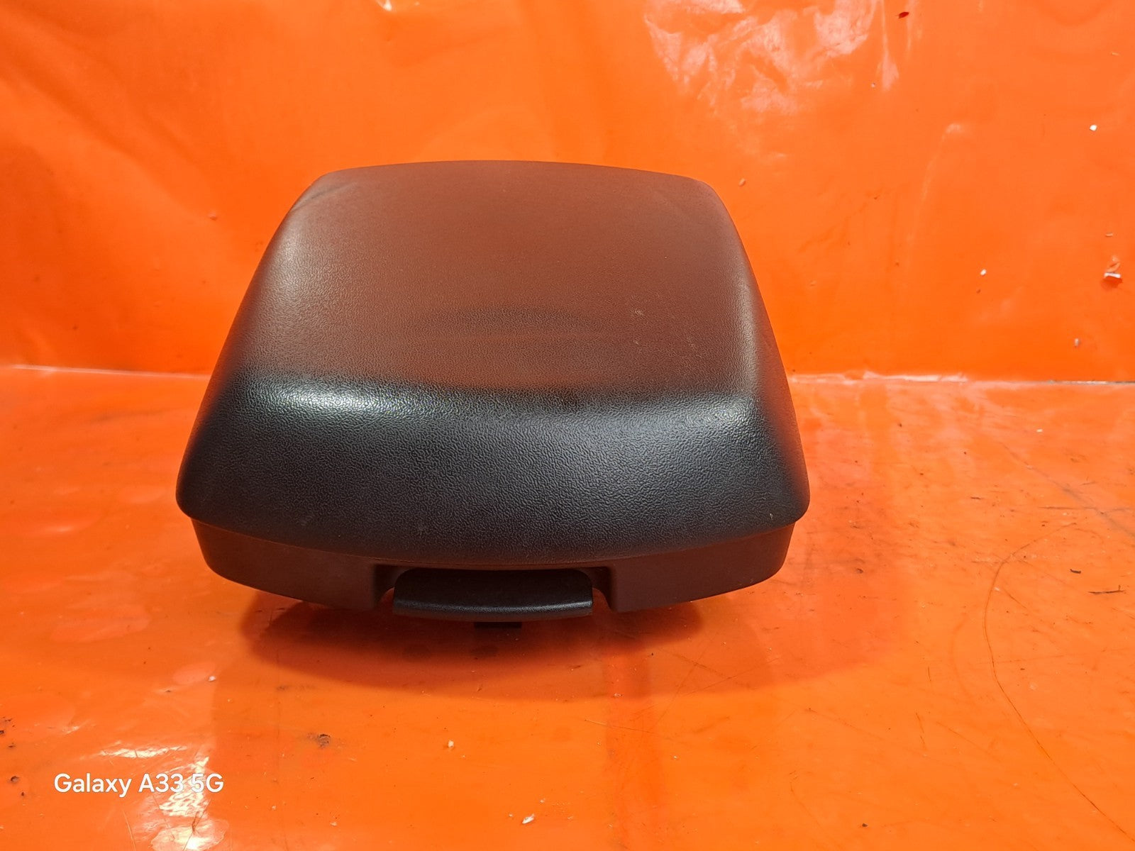 ✅SSANGYONG RODIUS TURISMO 2.2 DIESEL 2017 CENTRE CONSOLE ARMREST A286 - Image 5