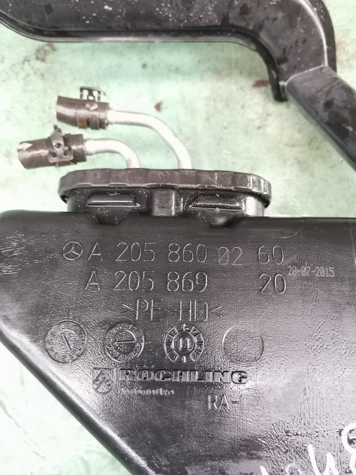 MERCEDES C200 W205 2.0 PETROL 2015 WINDSCREEN WASHER BOTTLE A2058600260 - Image 9