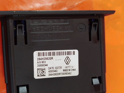 ✅RENAULT CLIO V 1.6 PETROL 2025 USB SOCKET PORT 284H39520R Warranty A331 - Image 6