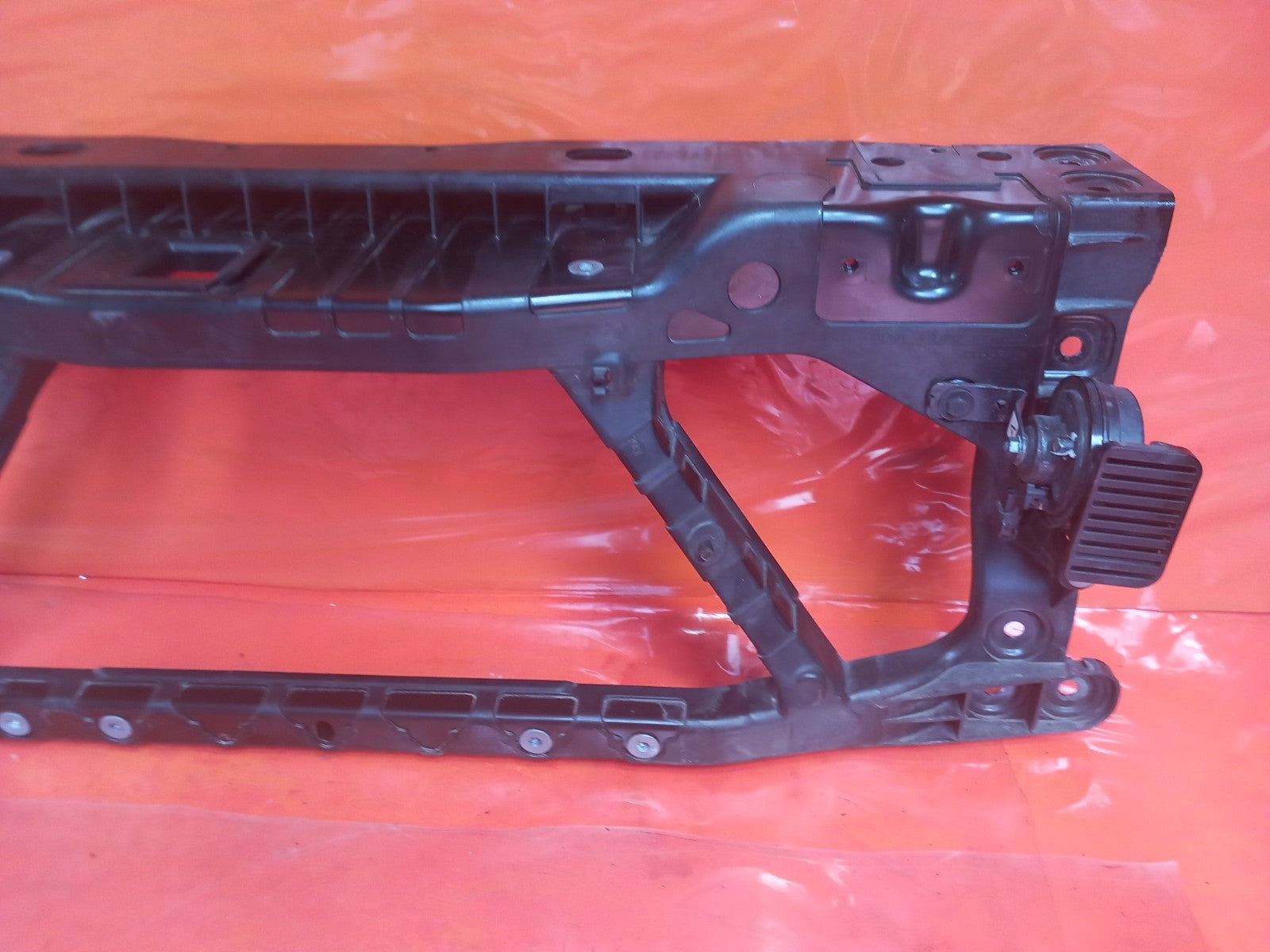 2025 Land Rover Defender L663 Front Radiator Slam Panel L8B2-16E144-A A396 - Image 3