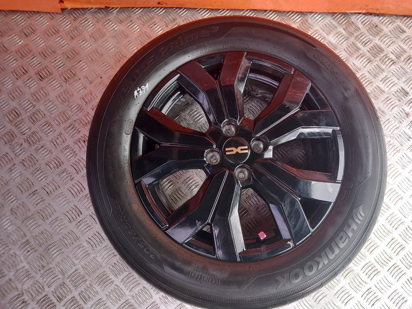 2024 Dacia Jogger Alloy Wheel with Tyre 205/60 R16 403004026R Warranty A391 - Image 1