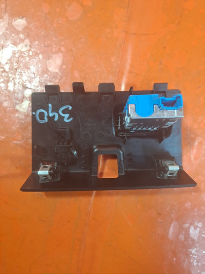 ✅BMW G20 330E 2.0 PETROL 2023 CENTRE CONSOLE USB SOCKET PORT 6807232 A340 - Image 11