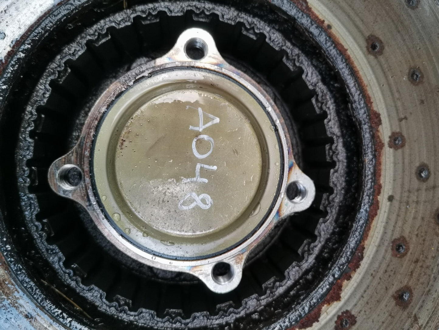 MERCEDES C200 W205 2.0 PETROL 2015 AMG FRONT WHEEL BRAKE DISC AND HUB BEARING - Image 9