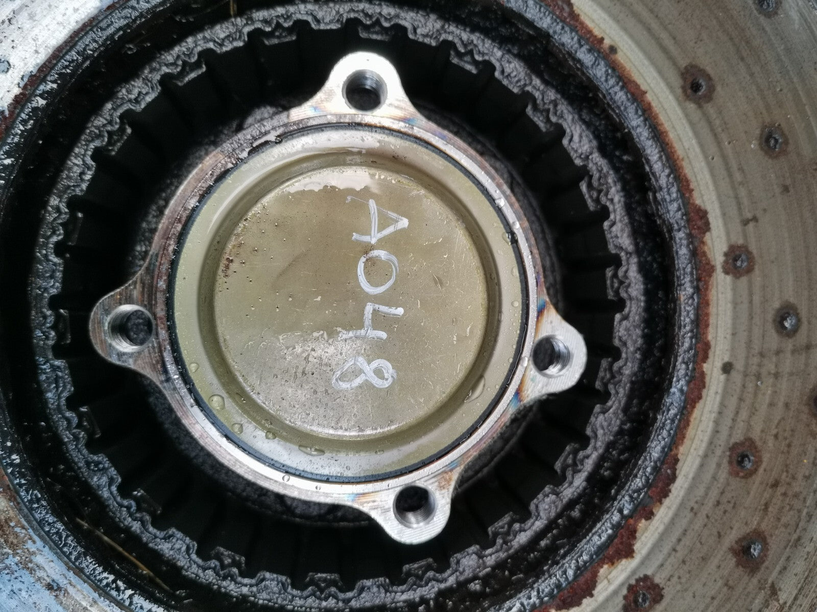 MERCEDES C200 W205 2.0 PETROL 2015 AMG FRONT WHEEL BRAKE DISC AND HUB BEARING - Image 9