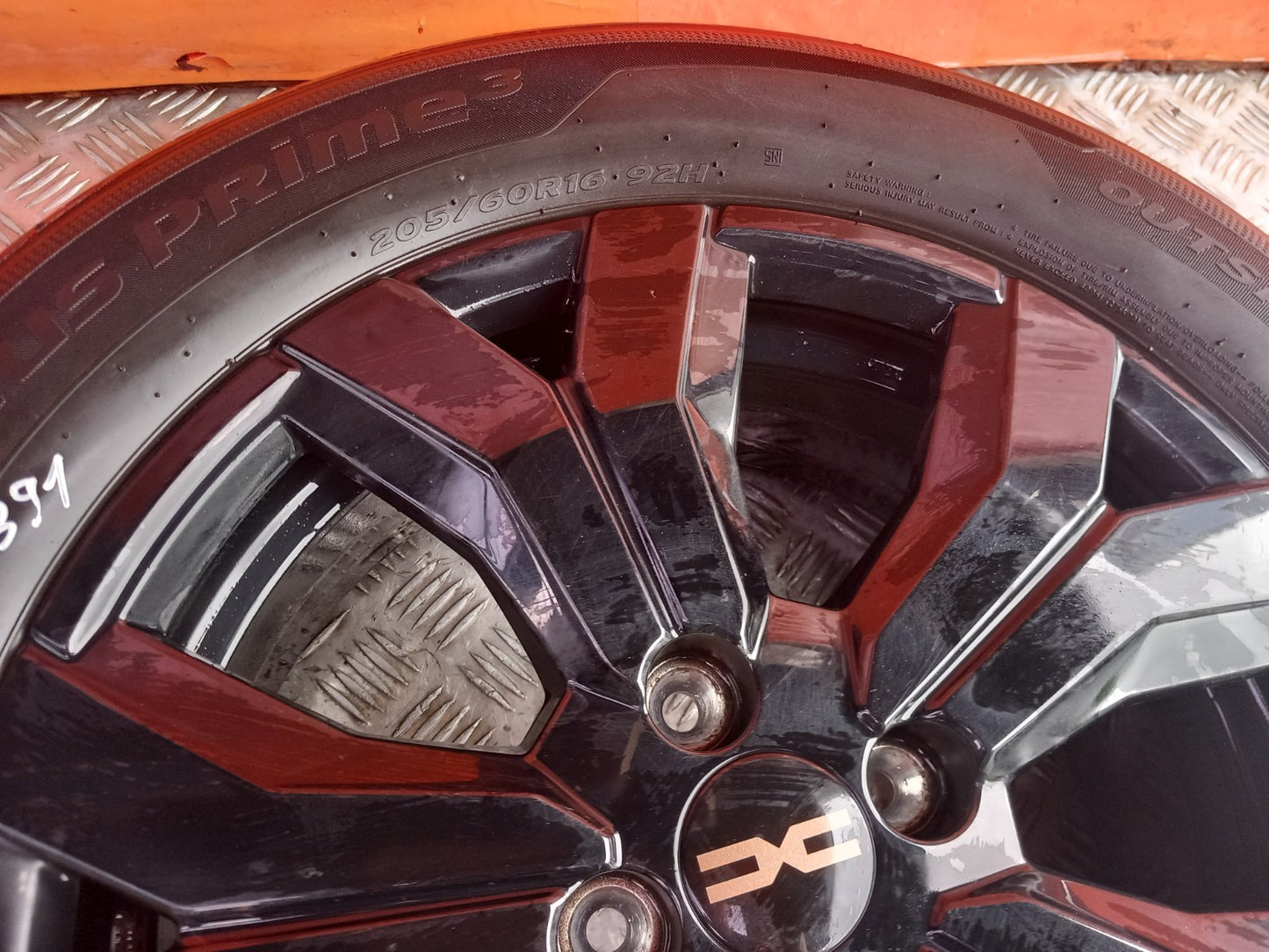 2024 Dacia Jogger Alloy Wheel with Tyre 205/60 R16 403004026R Warranty A391 - Image 3