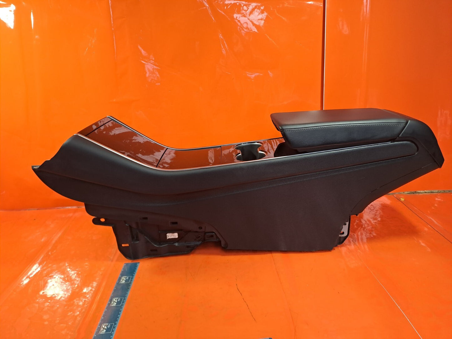 ✅TESLA MODEL 3 LONG RANGE 2020 CENTRE CONSOLE ARMREST 1087897-00-B 1522264-00-B - Image 2