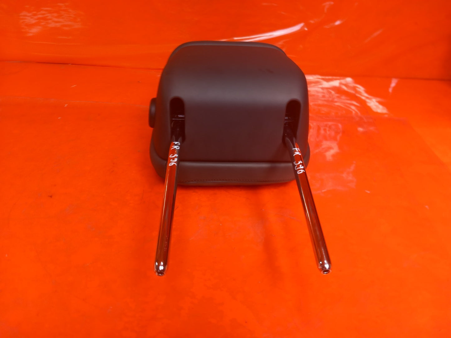 2025 Land Rover Defender L663 Front Right Seat Headrest Warranty A396 - Image 6