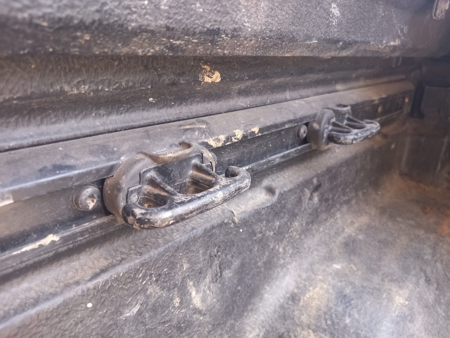 2017 Ford Ranger Wildtrak Rear Boot Lid Trunk Tie Down Rail Left Warranty A401 - Image 3