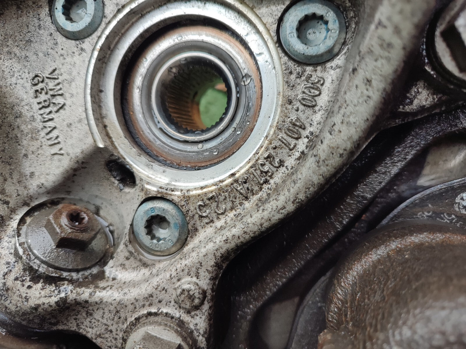 ✅Audi A3 E-Tron 2015 1.4 Petrol FRONT LEFT SUSPENSION LEG HUB 5Q0407251A A204 - Image 12