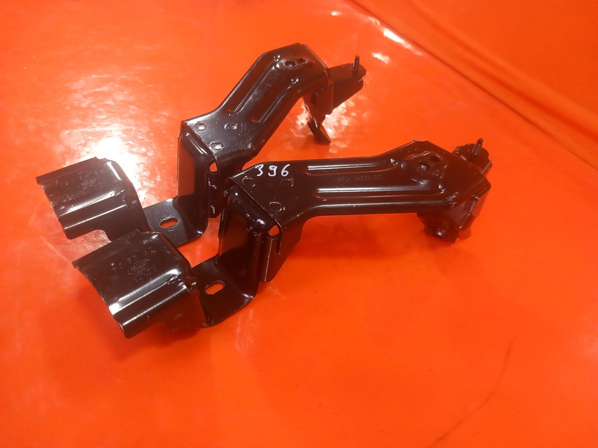 2025 Land Rover Defender L663 Bracket Pair Left Right N8B2-104B36-BC A396 - Image 11