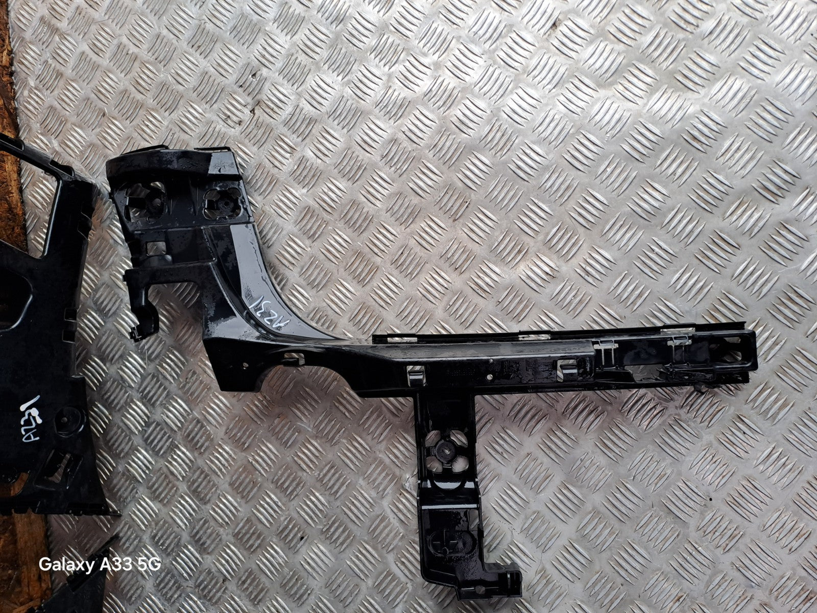 ✅BMW F45 2017 1.5 D REAR BUMPER MOUNT BRACKET SET WITH TAILGATE SMART OPENER - Image 3