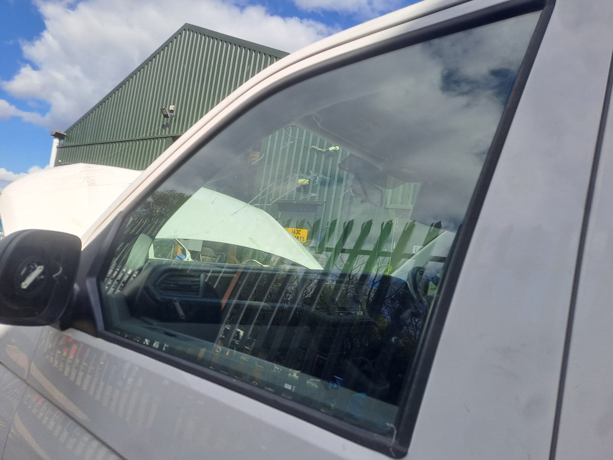2021 VW Transporter T30 Front Left Door Window Glass 43R-001025 Warranty A410 - Image 2