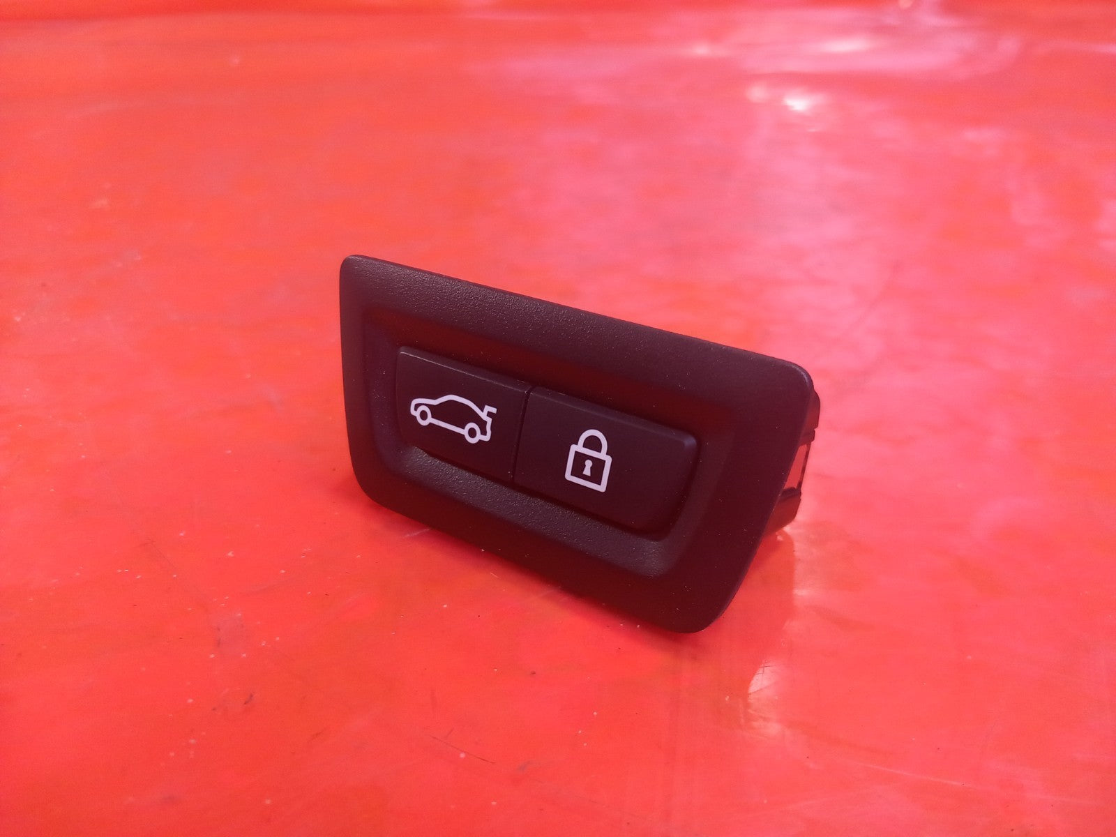 BMW X3 G01 M40D 3.0 Diesel 2019 Tailgate Button Switch 9275121 Warranty A393 - Image 3