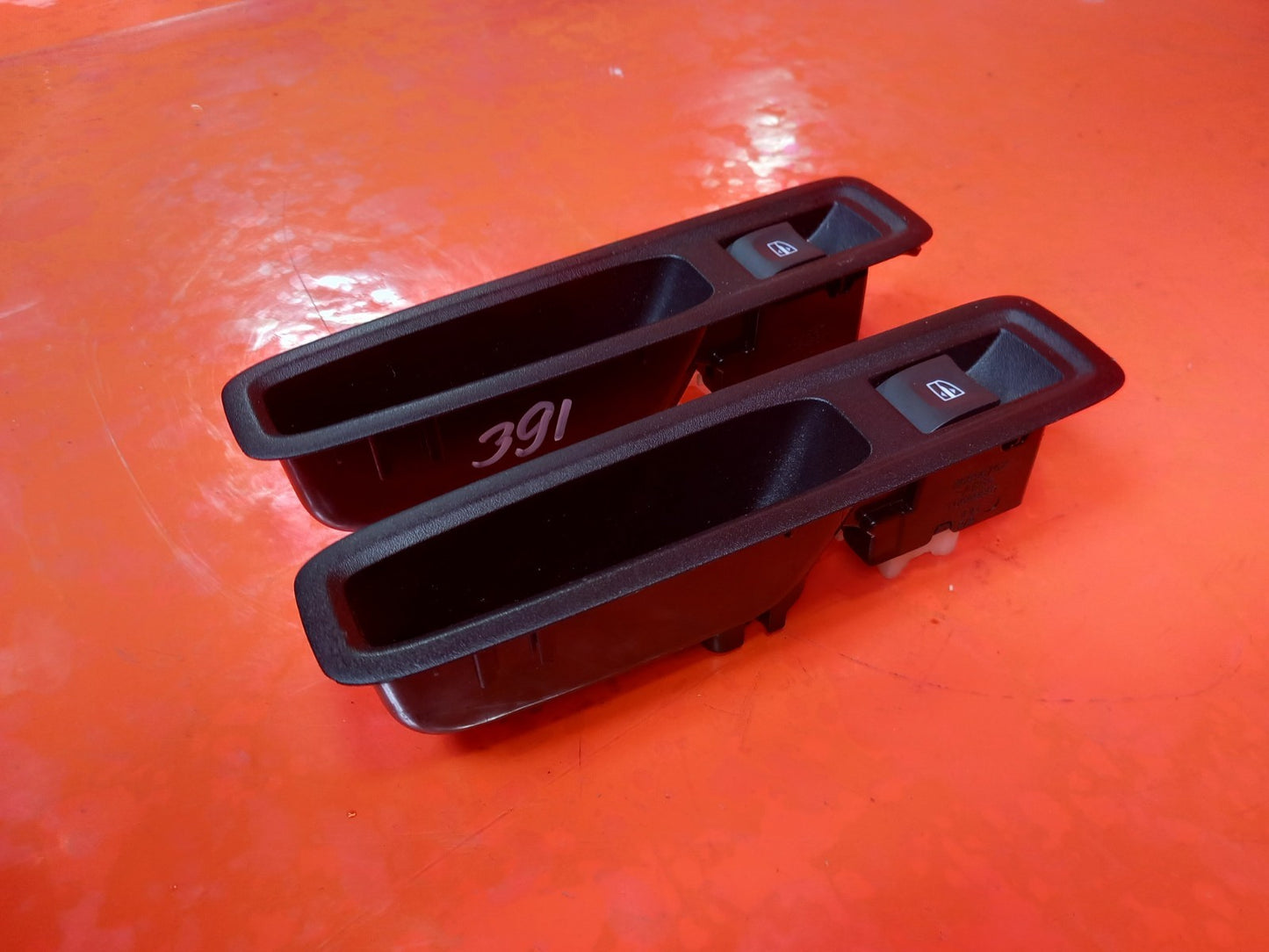 Dacia Jogger 1.0 Petrol 2024 Rear Electric Window Switches Pair 829604081R A391 - Image 7