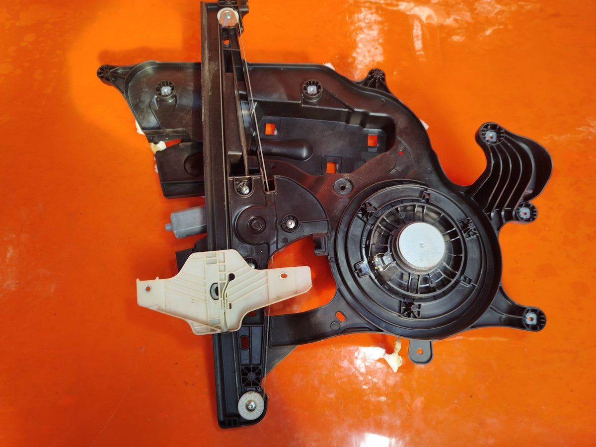 2020 Vauxhall Combo MK4 Front Right Window Regulator Motor 9830335980 A414 - Image 8
