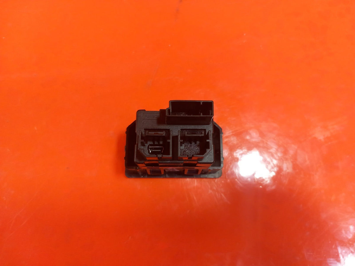 2021 Ford Ranger Wildtrak USB Charger Port HC3T-14F014-BD Warranty A407 - Image 6