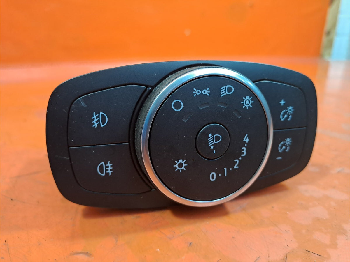 2019 Ford Fiesta MK8 ST-Line Headlight Fog Light Switch H1BT-13D061-AD Warranty - Image 2
