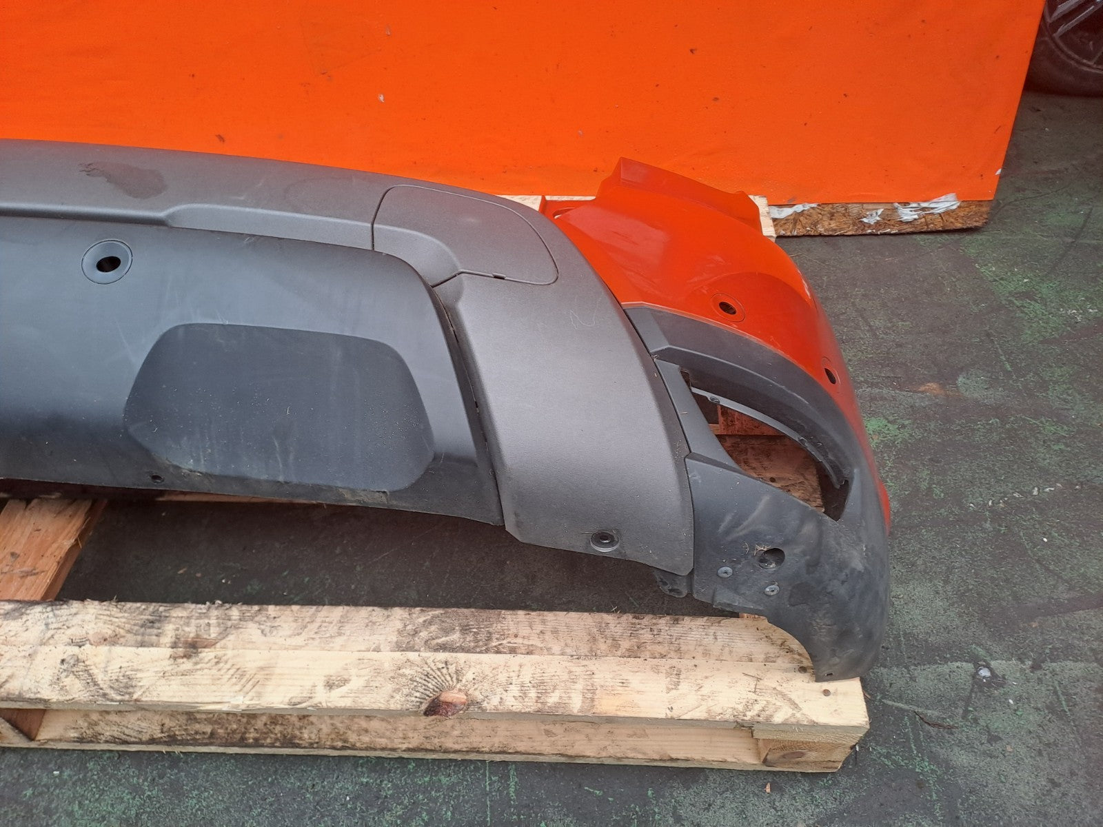 ✅2024 Dacia Duster Journey Rear Bumper Orange + Warranty A364 - Image 12