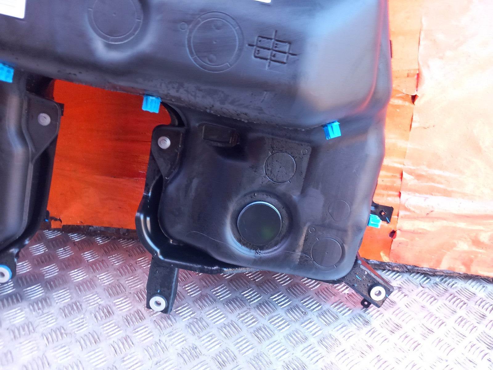 2025 Land Rover Defender L663 Fuel Tank MY42-9K007-EF1 Warranty A396 - Image 4