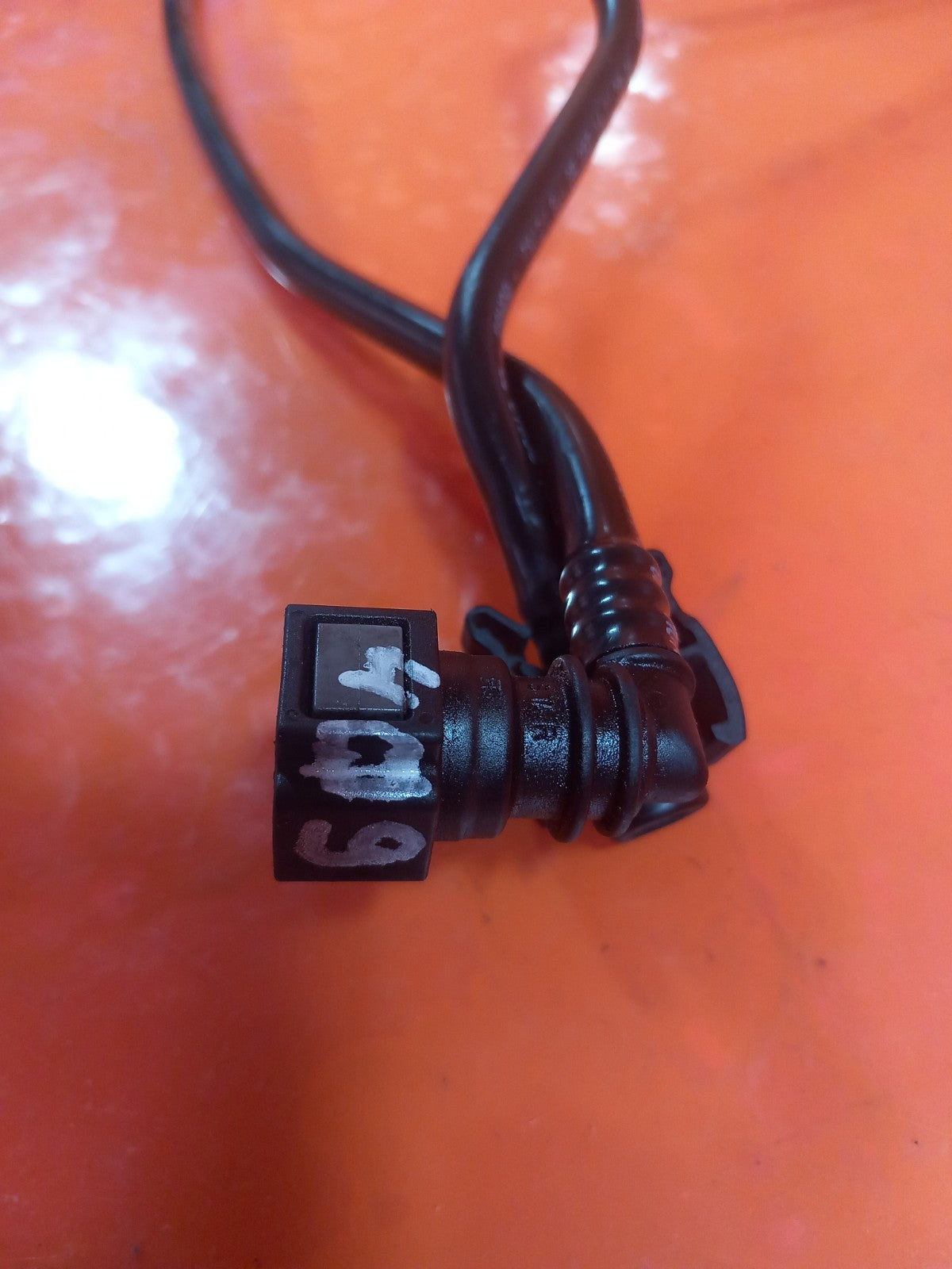 2016 Ford Transit Custom Expansion Bottle Leak Off Pipe BK21-8C012-BB A409 - Image 2