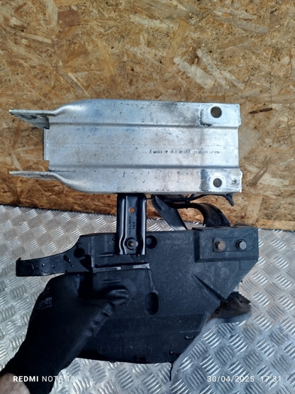 ✅MERCEDES E250 W212 2.1 DIESEL 2011 FRONT LEFT HEADLIGHT BRACKET A212620021 A269 - Image 3