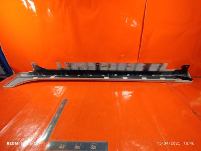 2023 BMW 1 Series F40 Right Side Skirt White 8072574 scratches Warranty A151 - Image 10