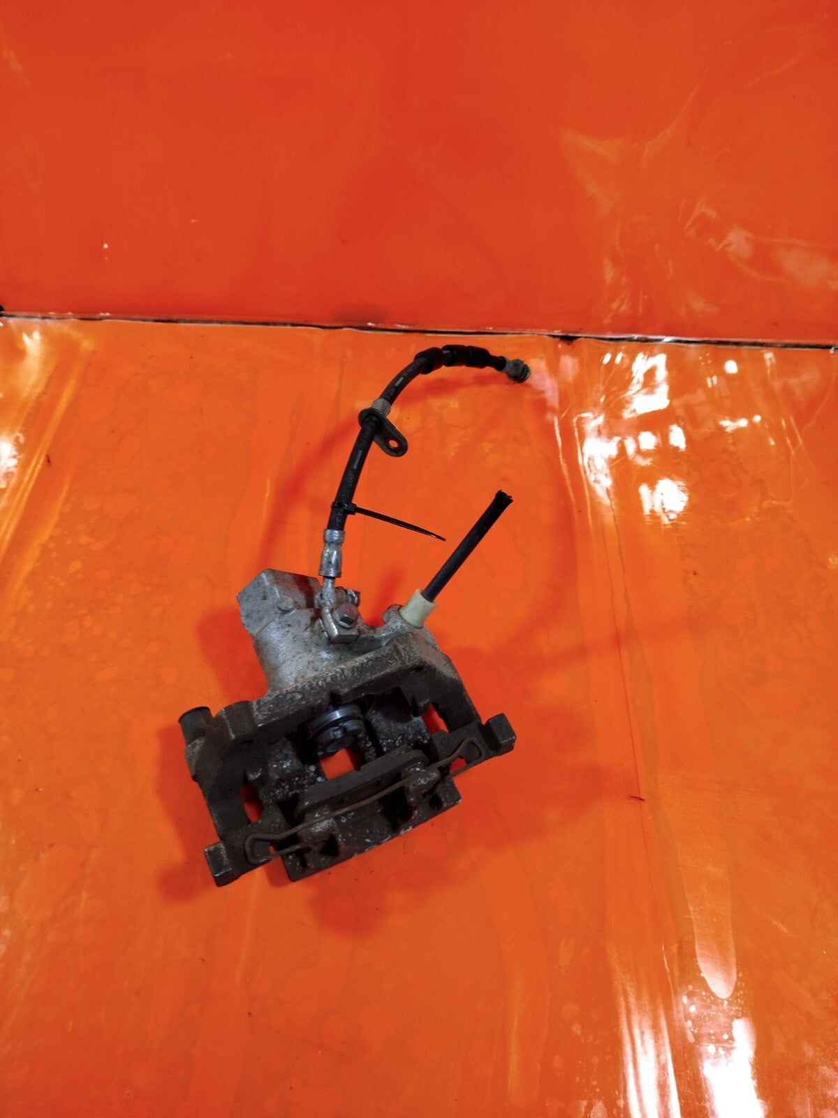 ✅FORD FIESTA MK8 VIGNALE 1.0 PETROL 2018 REAR LEFT BRAKE CALIPER H1BC2553A A261 - Image 3