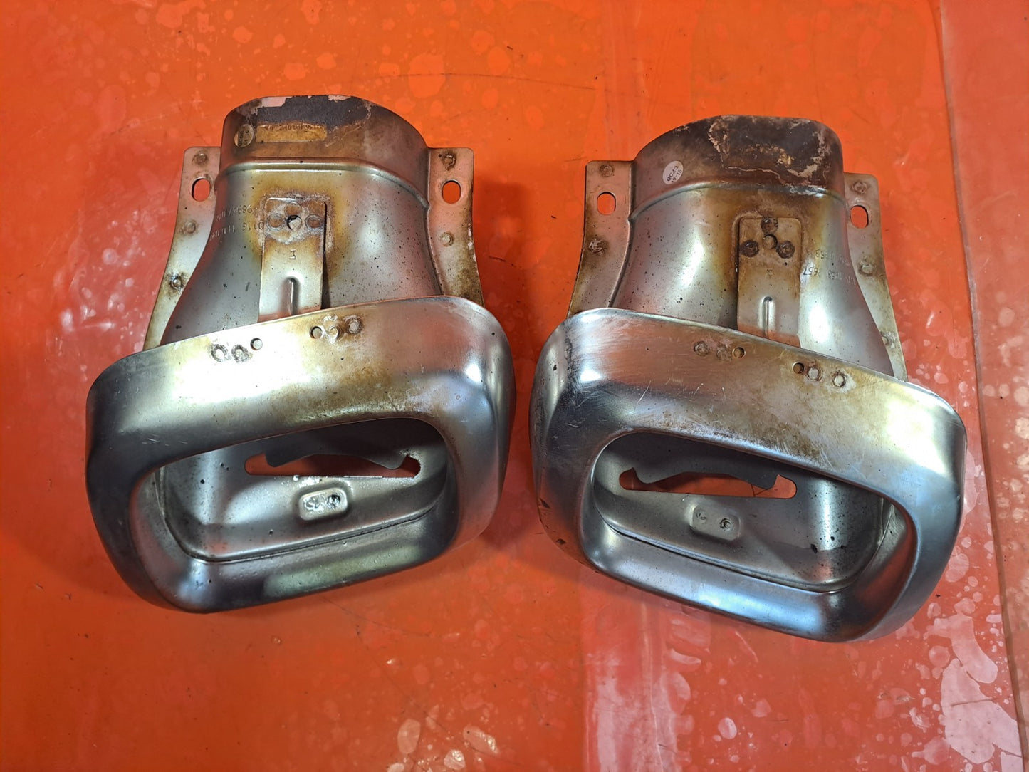 ✅2016 MERCEDES GLA X156 REAR EXHAUST COVER TIP PAIR A1564900127 A1564900027 A334 - Image 1