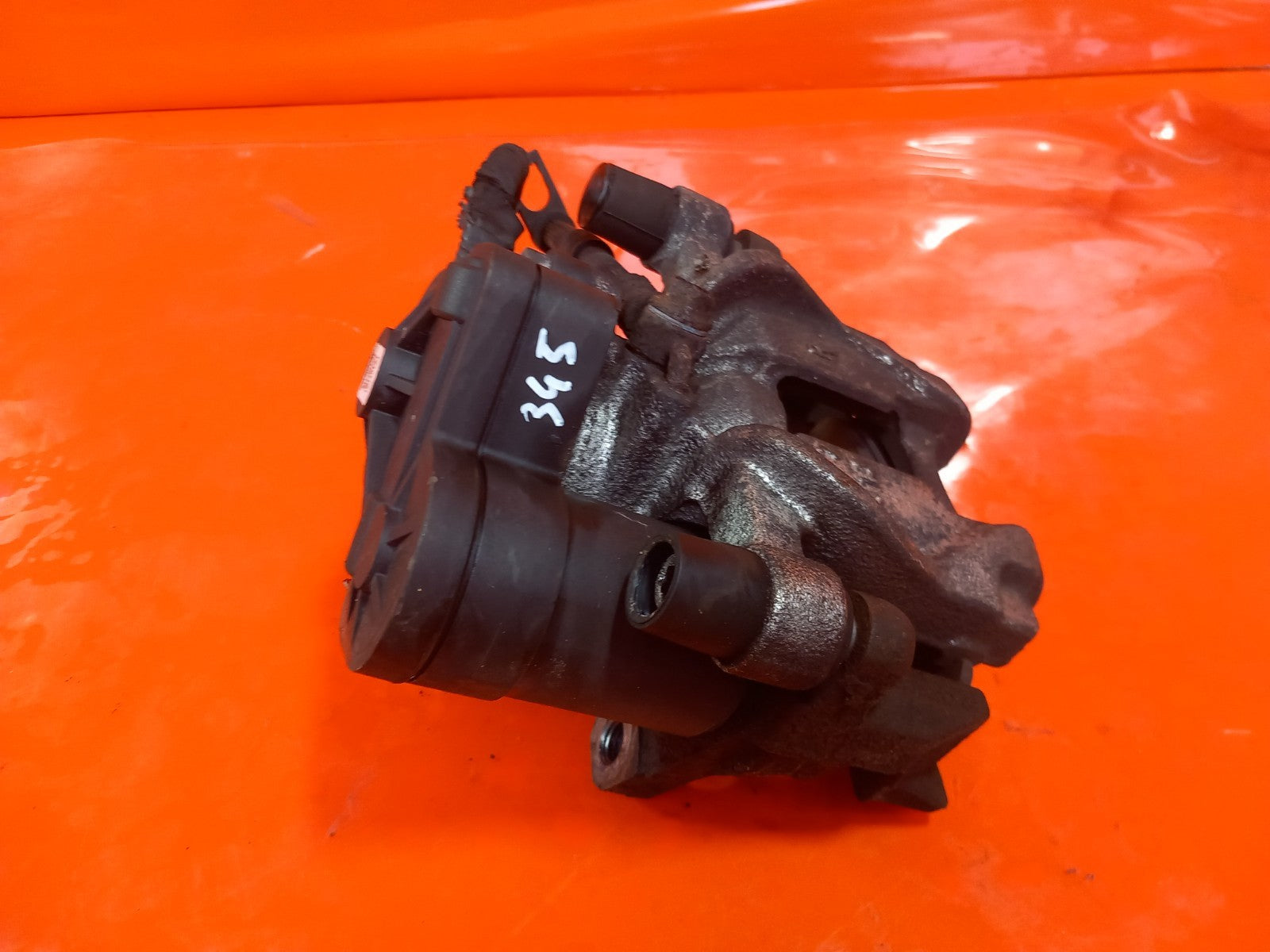 Ford Galaxy Zetec 2.0 Diesel 2019 Rear Right Electric Brake Caliper F2GT2B254BA  - Image 6