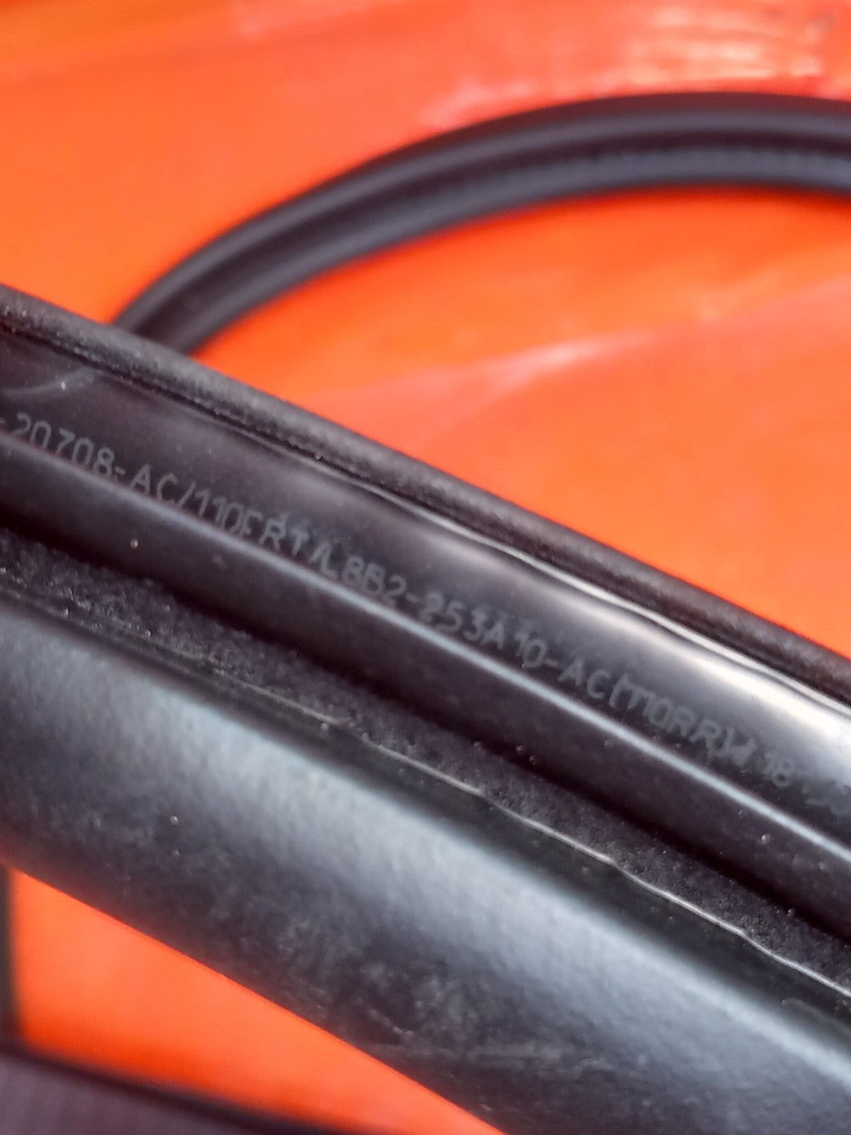 Land Rover Defender L663 3.0 Diesel 2025 Rear Right Door Seal Rubber L8B220708AC - Image 9