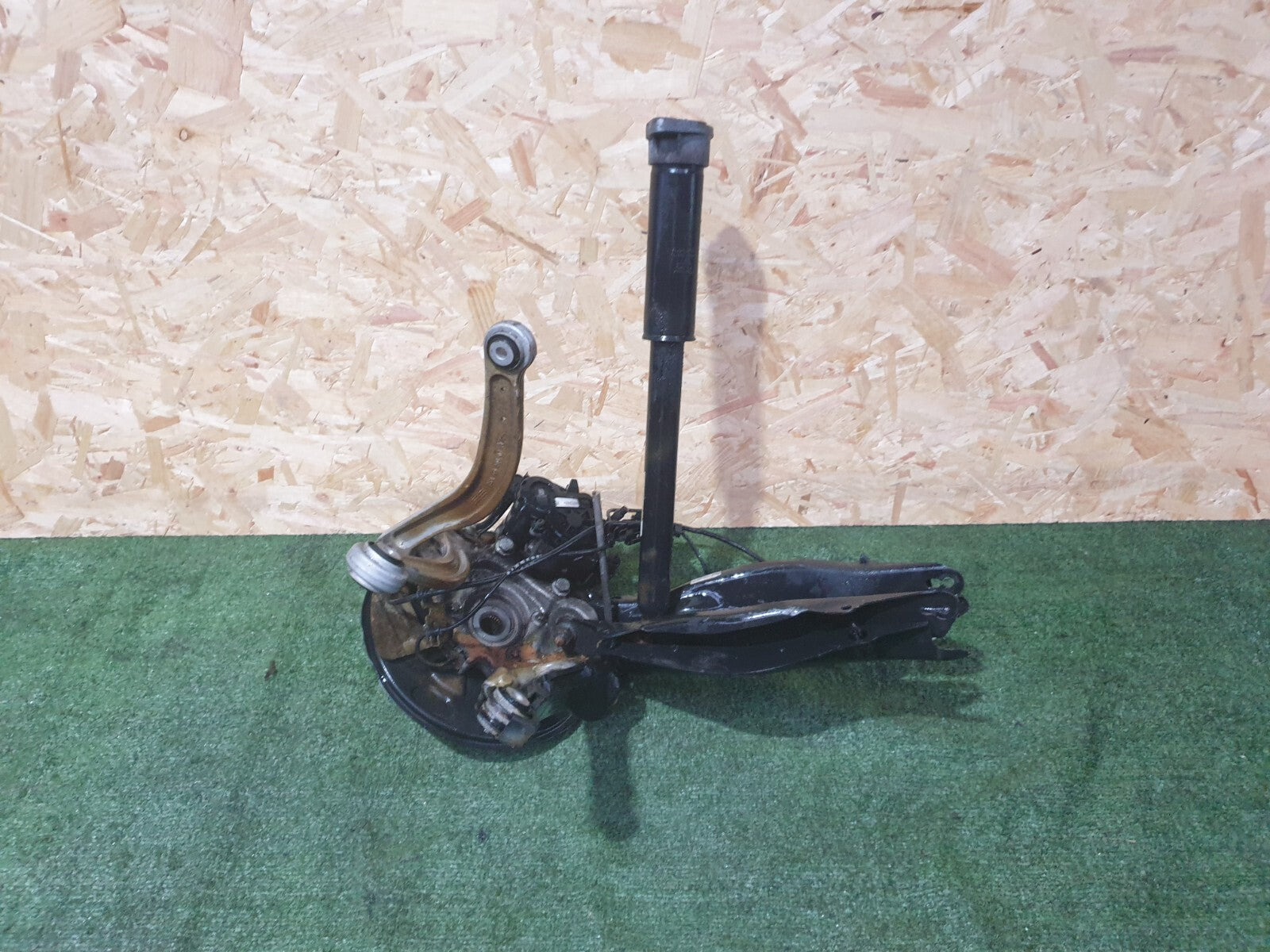 ✅2016 MERCEDES C CLASS W205 2.0P REAR RIGHT SUSPENSION LEG HUB A2053521900 A123 - Image 1