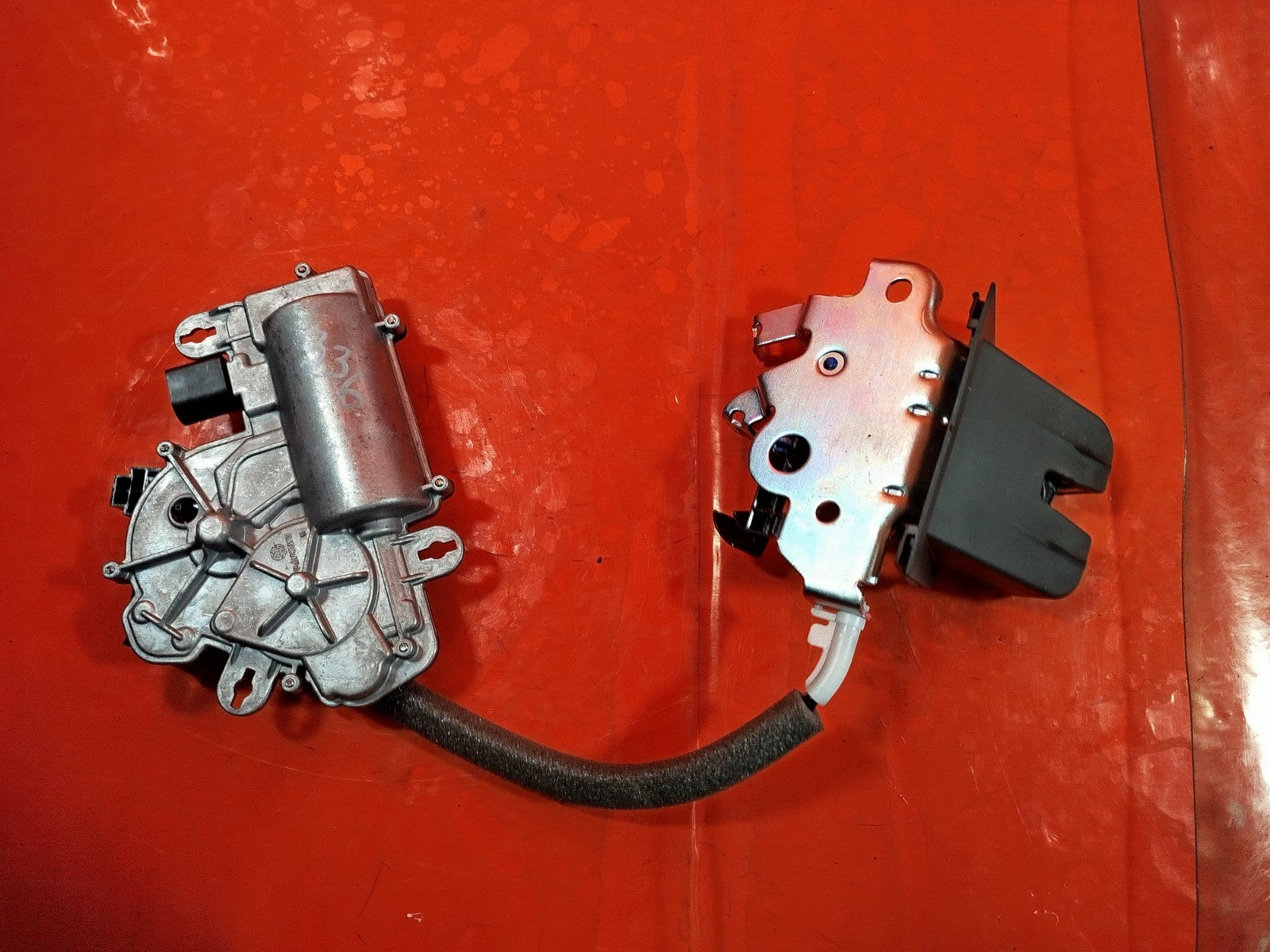 ✅CUPRA FORMENTOR 2.0 PETROL 2023 TAILGATE LOCK LATCH CATCH & ACTUATOR 5TA827887C - Image 2