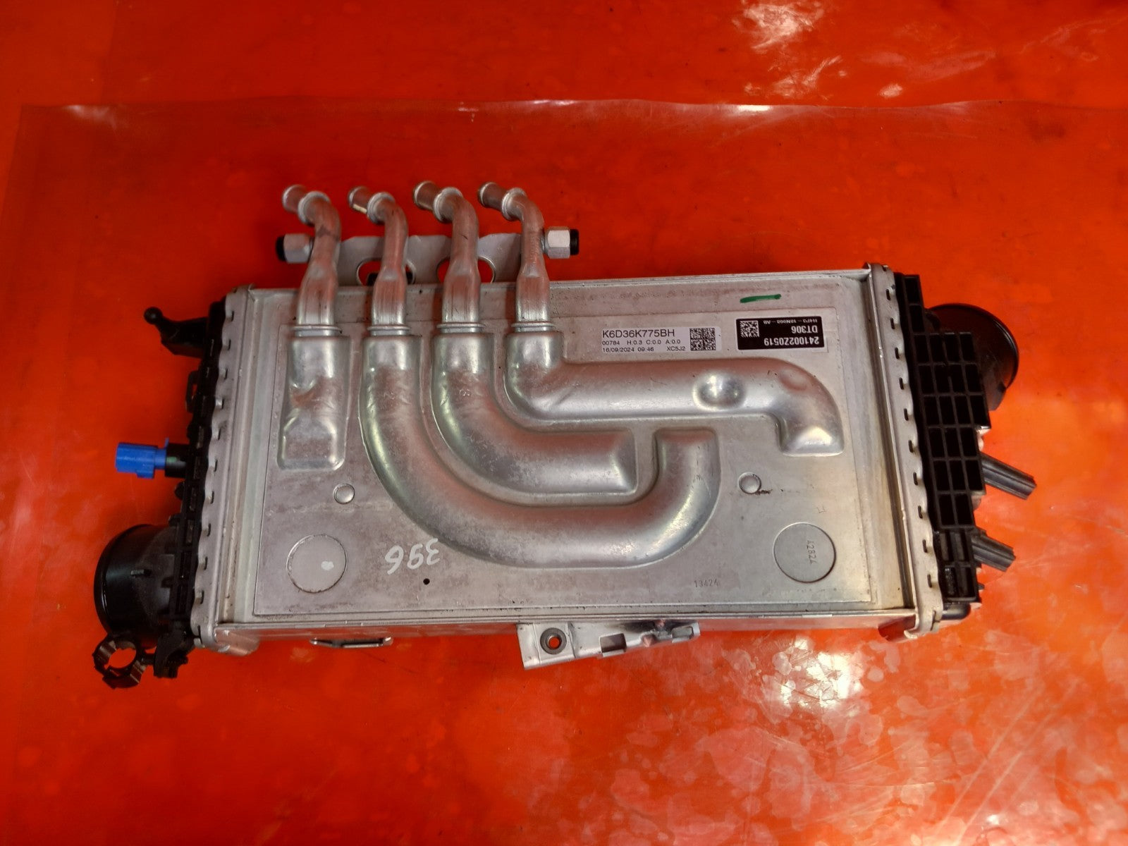 Land Rover Defender L663 3.0 Diesel 2025 Intercooler Radiator K6D36K775BH A396 - Image 2